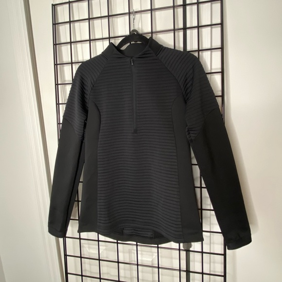 Under Armour Tops - Under Armour size small performance jacket
